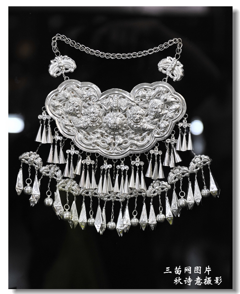 Details on a Miao style silver necklace image source: http://bbs.3miao.net/thread-85865-1-1.html Photographer:秋诗意 last access 1st September 2016